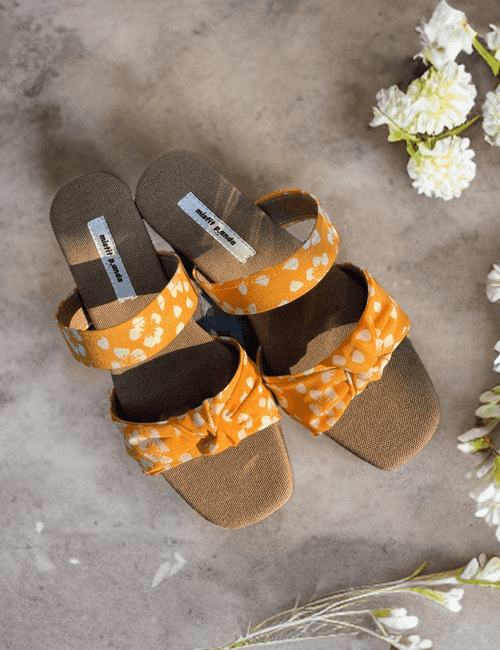 Bow flat sandal