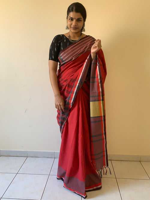 Smoky chilli red cotton+zari saree.