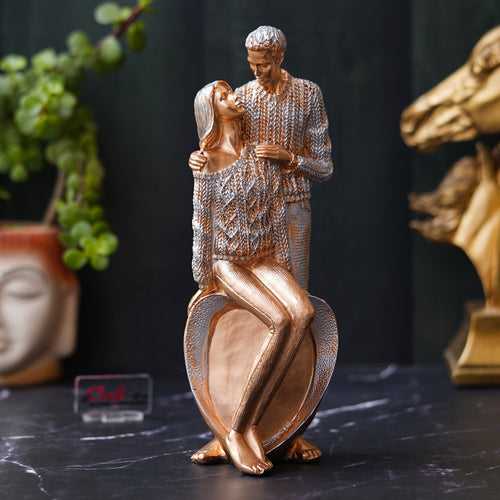 Golden Polyresin Romantic Couple Statue Human Figurine Decorative Showpiece