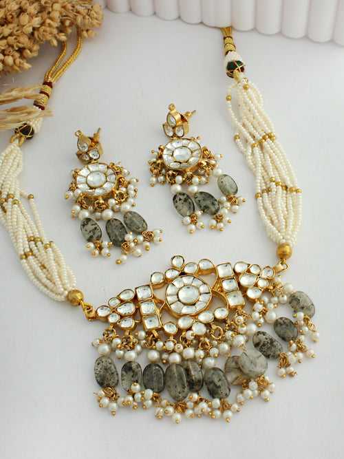 Aarna Choker Necklace Set