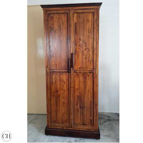 Victoria - Colonial-style Wardrobe with Handmade Wooden Handles