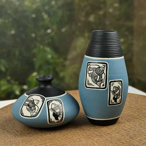 ‘Madhubani Fishes’ Terracotta Vase in Grey and Black Color, Set of 2