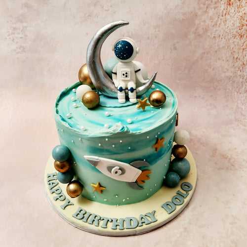 Moon Astronaut Cake