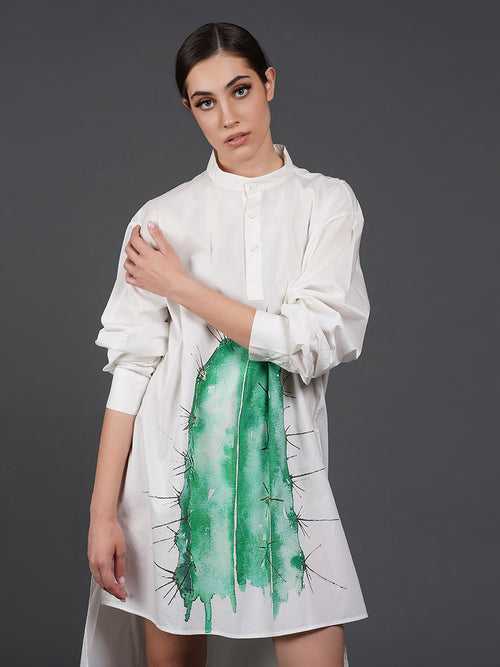 White cotton kurta showcasing abstract digital print in the front.