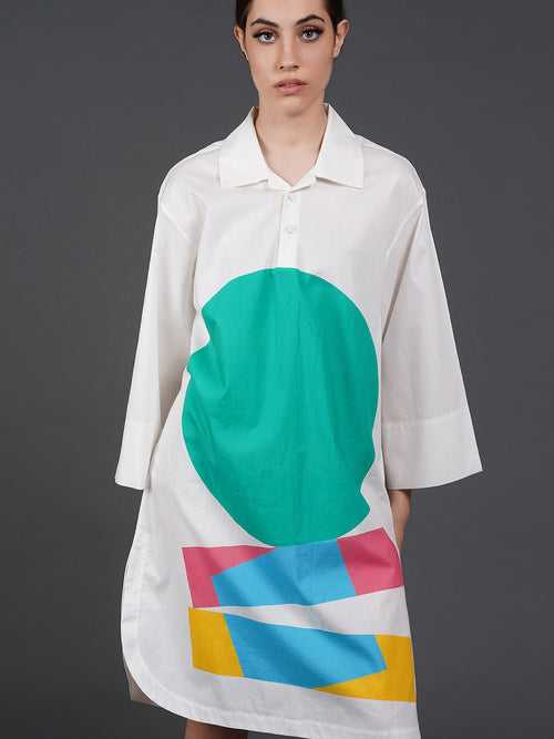 White cotton kurta showcasing abstract digital print in the front.