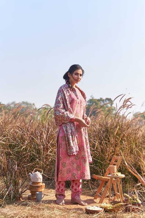 gulabi si subah-set of 3 ( kurta, blush booti pants & wool cape style stole)