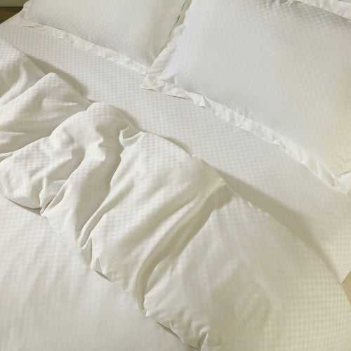 Malako Lyon Jacquard Off-White Checks 450 TC 100% Cotton King Size Bedsheet/Duvet Cover