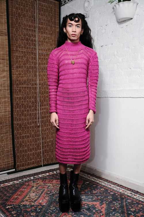 COIL HAND KNITTED DRESS IN MAGENTA