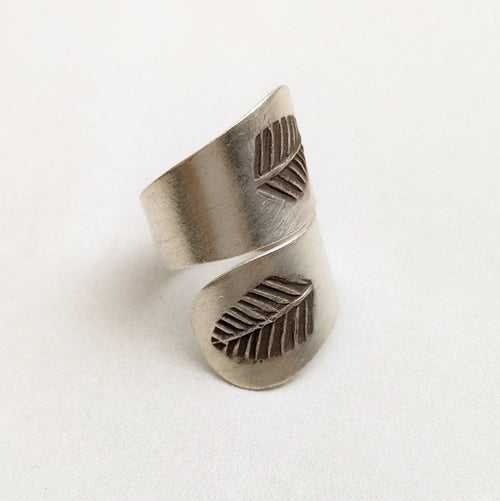 Leaf embossed ring