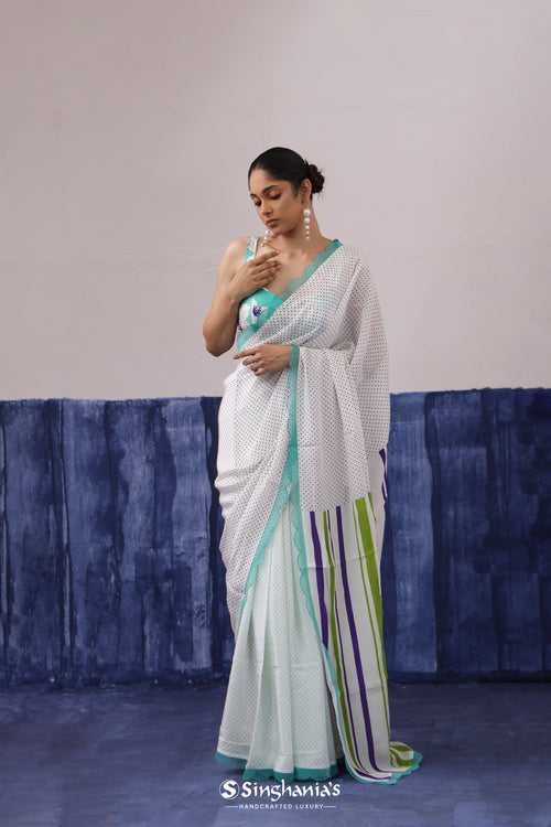 Harp White Printed Crepe Saree With Geometric Pattern