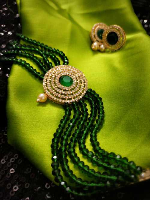 N03058_ classic gold polished jewelry choker style crafted design gold plated necklace set embellished with green crystal.