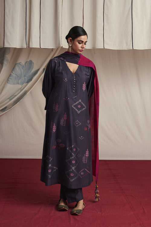 Charcoal hand woven silk and khadi cotton jamdani Bela kurta set.