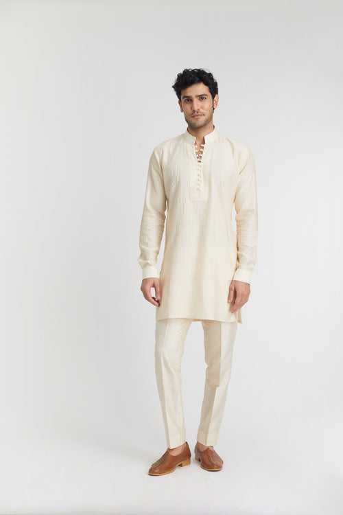 "Fayrouz Amalfi Textured Short Kurta (Creme)