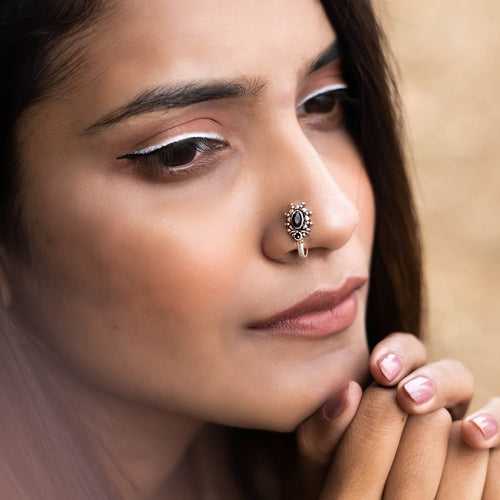 Teejh Parthavi Black Stone Nose Pin