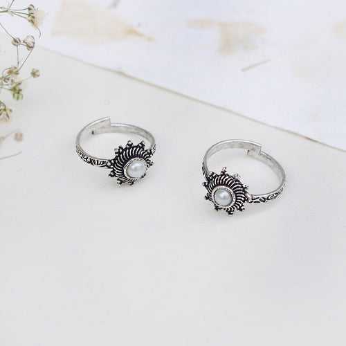 Teejh Aashvi White Silver Oxidised Toe Rings