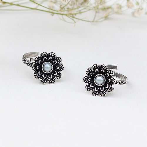 Teejh Tishya White Stone Silver Oxidised Toe Rings