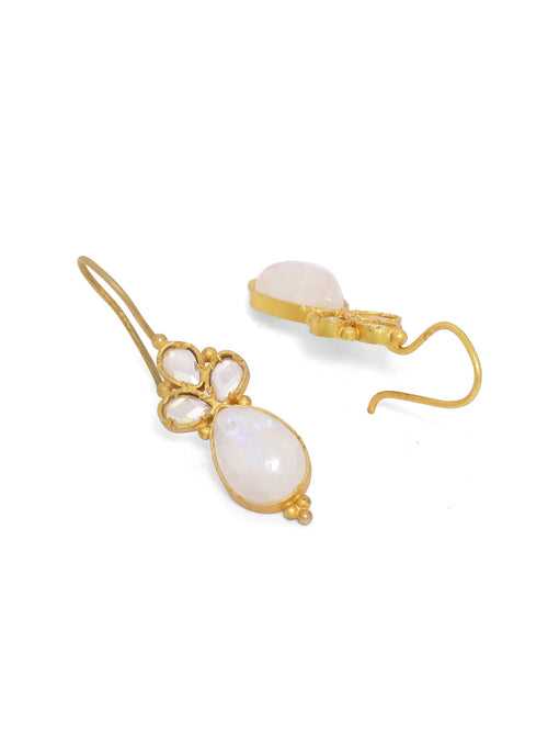 Sterling Silver 18k Gold plated
Moon stone and glass Polki earrings.
