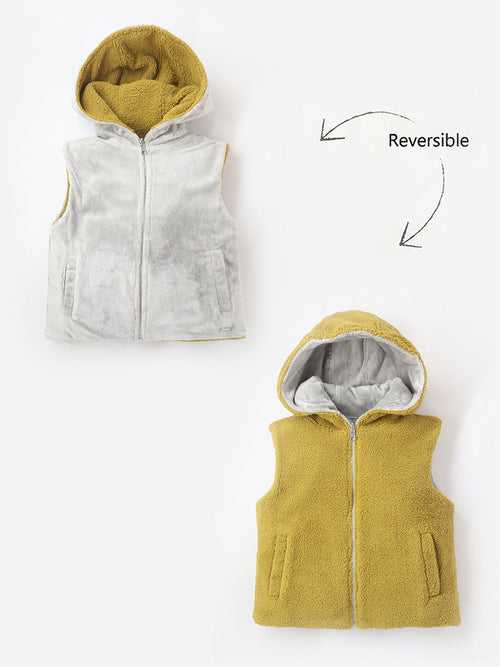 Reversible Zipper Gilets with a Twist of Style