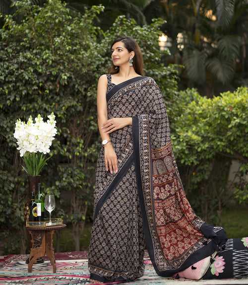 Vachi Black Red Saree