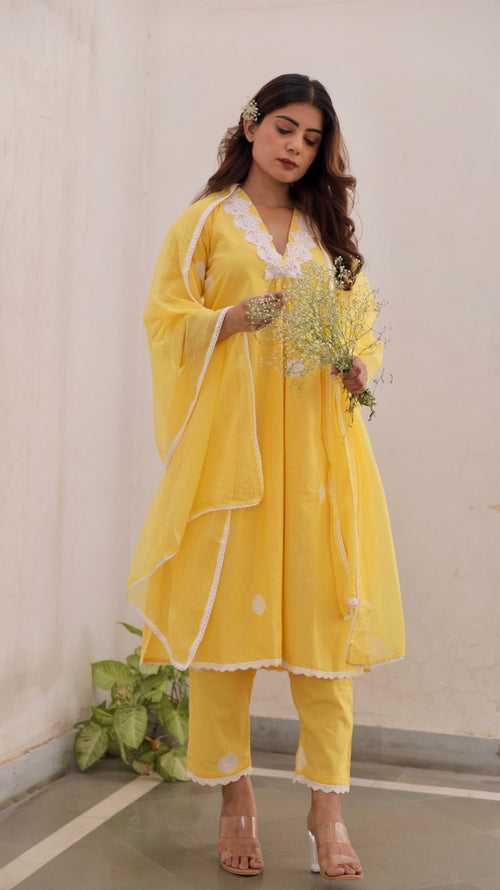 Yellow Cotton Tie & Dye White Lace Straight Set with Doriya Dupatta