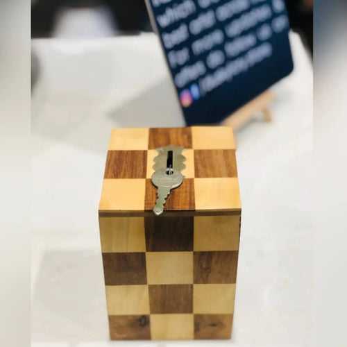 Wooden Piggi Bank | Checkbox Pattern