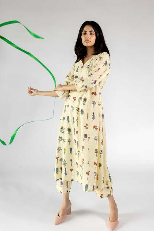 Notebook Flowers Flared Kurta Set