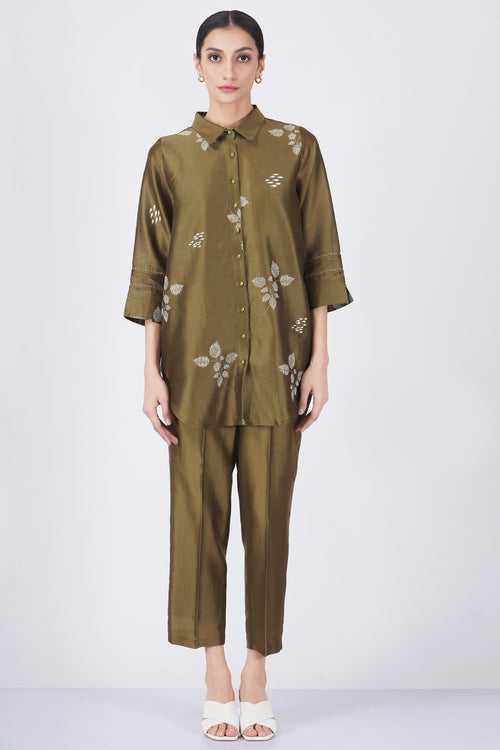 Ivory leaf printed shirt with fish embroidery with straight pant