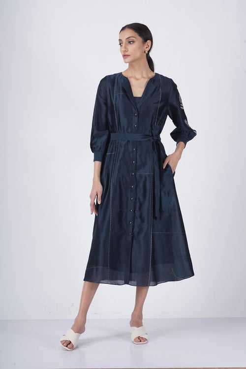 Embroiderd sleeve front open dress