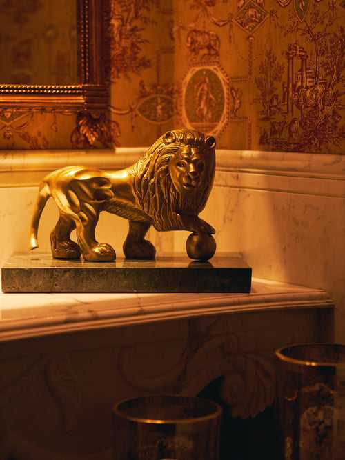 Lionne Sculpture