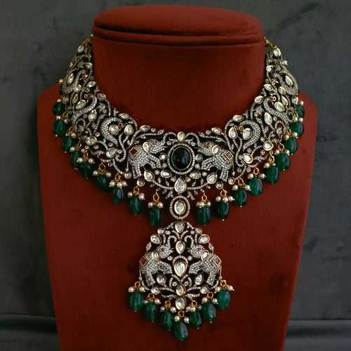 FINEST QUALITY VICTORIAN CHOKER WITH EARRINGS