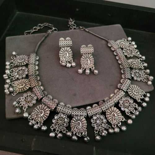 TRIBAL SILVER PLATED NECKPIECE WITH EARRINGS