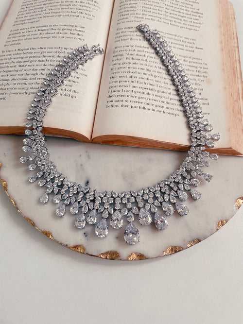 Daffodil Diamond Set (Earrings & Necklace)
