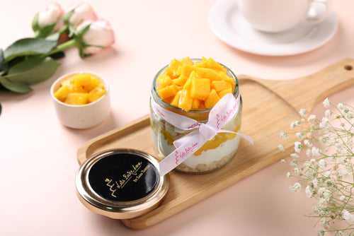 Vanilla and Fresh Mango Cake in a Jar (Eggless)