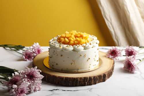 Vanilla and Fresh Mango Cake (Eggless) (Seasonal)