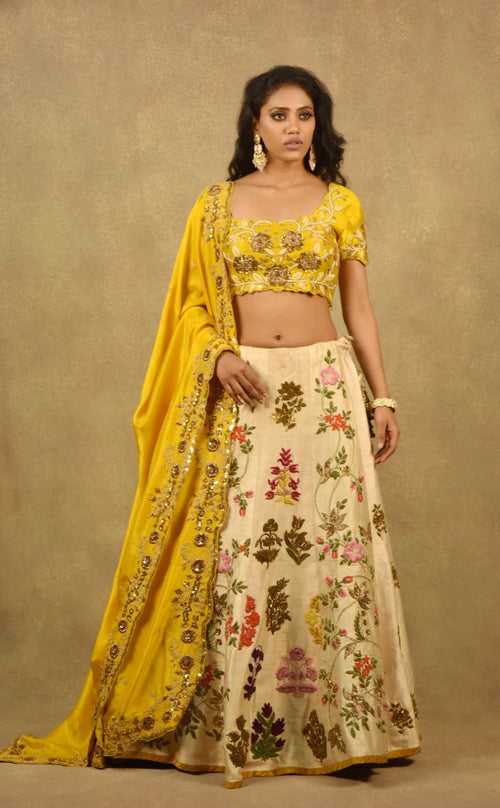 YELLOW CRÈME’ IRIS  FANTASY LEHENGA