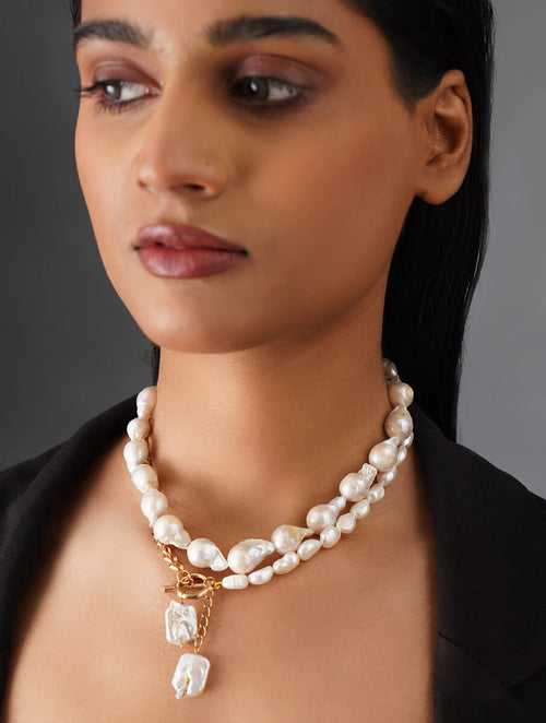 FRESHWATER PEARLS KNOT NECKLACE