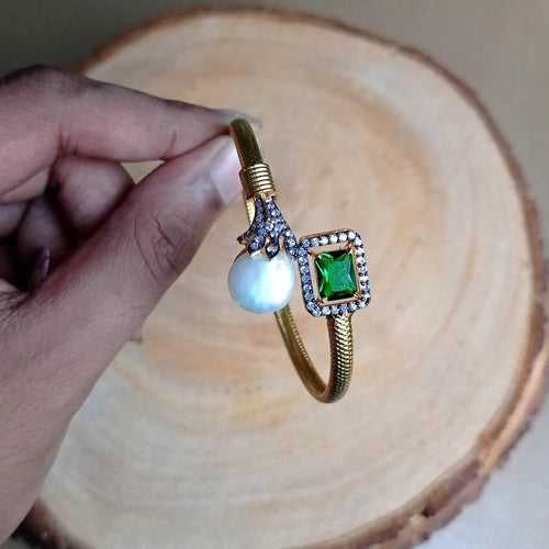 Green Stone Baroque Sleek Bracelet
