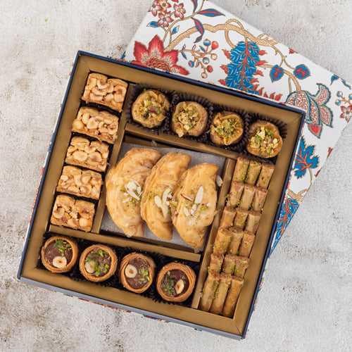 Regalia Gift Box with Assorted Special Baklavas 580 Gms