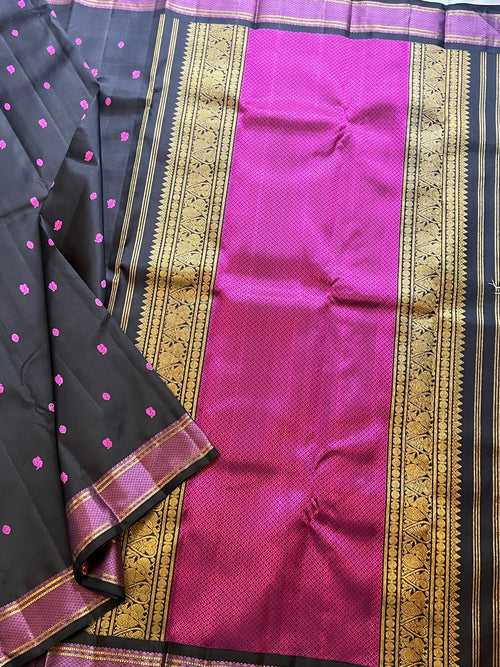 Black annam chakram butta - kanjipuram silk