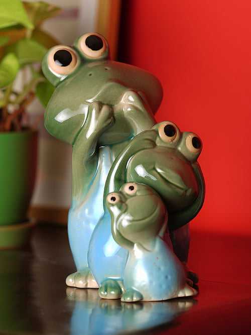 Frog family decor