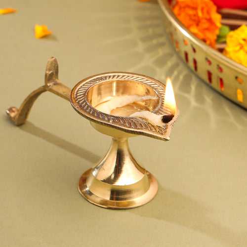 Brass Aarti Diya With Handle (2 Inch)