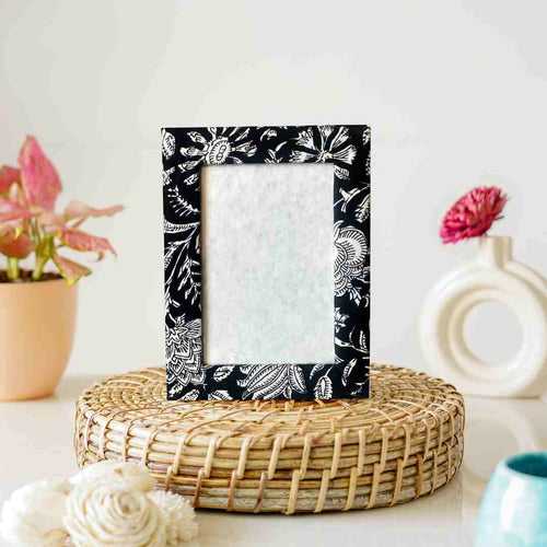 Black Block Print Photo Frame