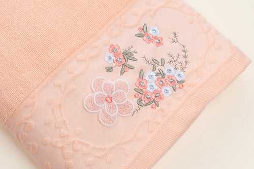 Embroidered bath towel - 3D Flower Peach