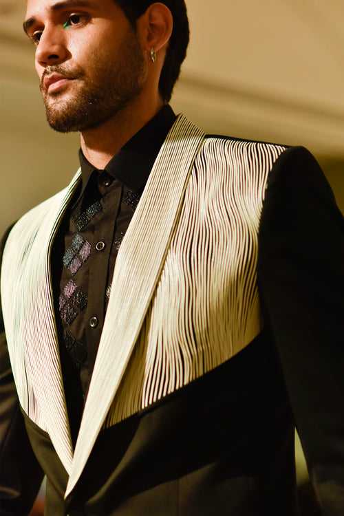 Metallic Wave Cord Half Chest Tuxedo with Trousers