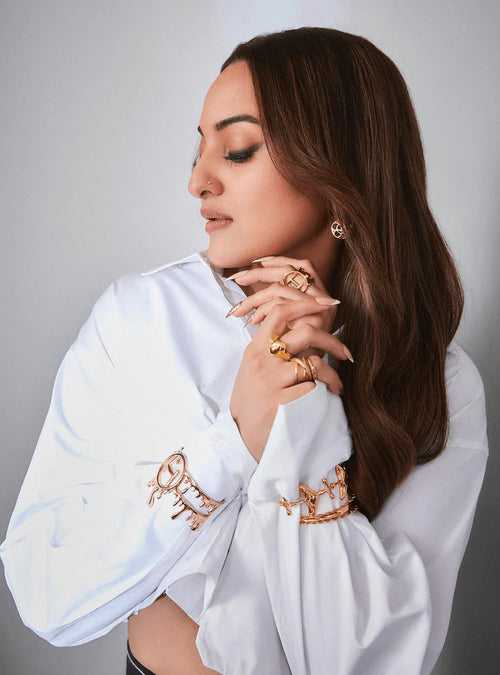 Sonakshi Sinha Wearing Shroomhead Bangle In Gold Finish