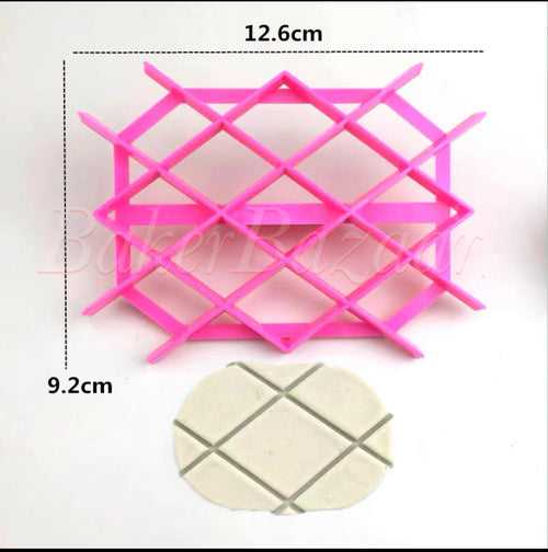 Big Diamond Shape Fondant Quilt Mold Embosser Fondant Quilt Biscuit Mold Cookie Cutter For Cupcake Decoration And Cake Decorating DIY Tool.
