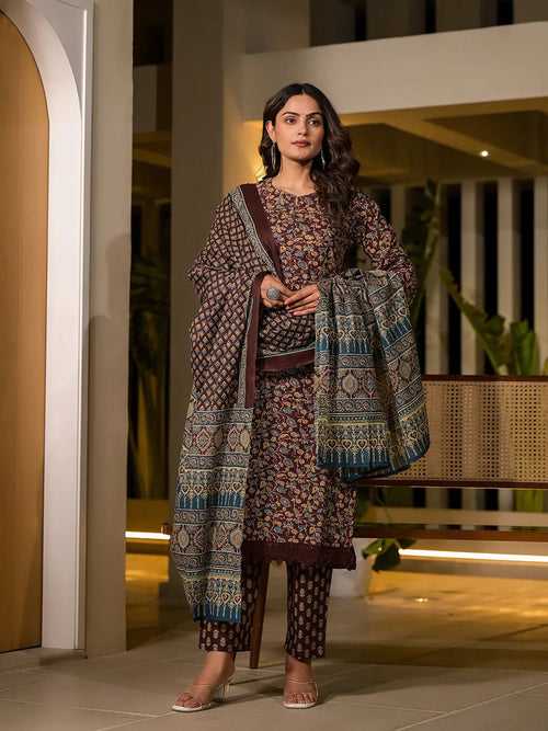 Maroon Floral Print Piping On Yoke Pakistani Style Kurta With Trousers And Dupatta Set