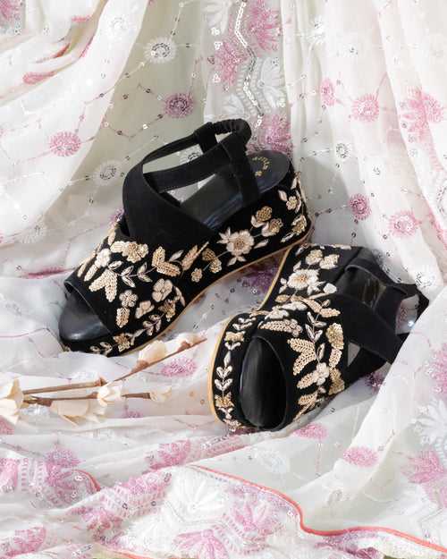 Zari (Wedges)