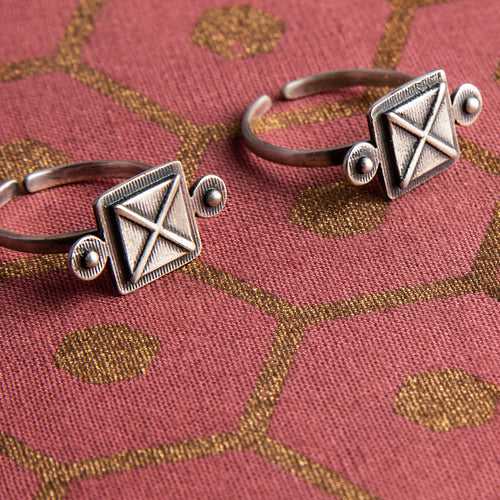 Phulkari Toe Rings