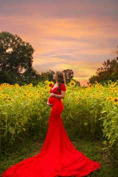 Designarche Dramatic Sunflower Maternity Photoshoot